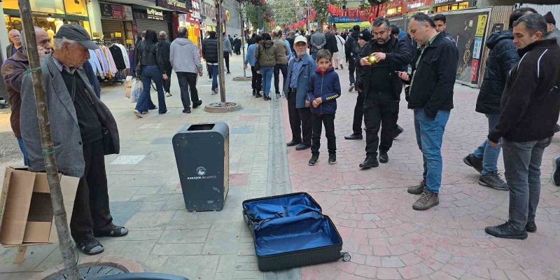 Çöp kutusu yanına bırakılan valiz paniğe neden oldu
