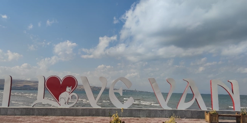 Artos Dağı’nın zirvesine mevsimin ilk karı düştü