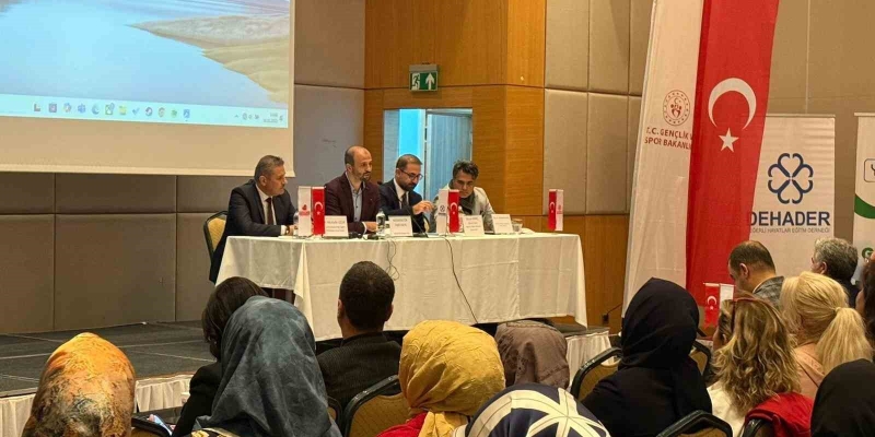 Afetten etkilenen gençler için ’Aile ve Medya Bilinci’ paneli düzenlendi