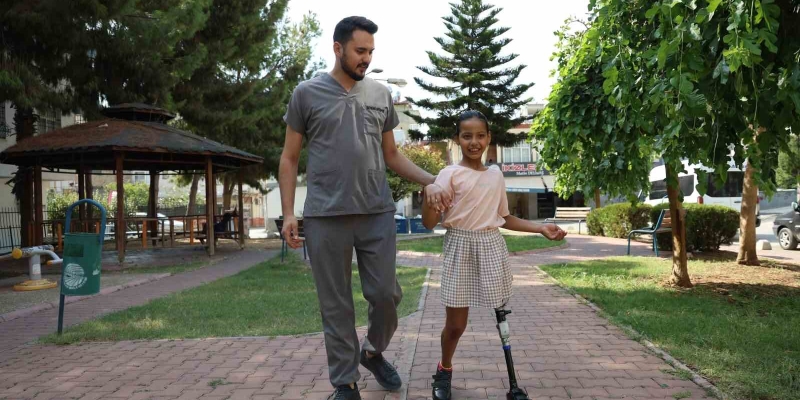 Belediye otobüsü altında kalan Rukiye, protez bacakla ilk adımı attı