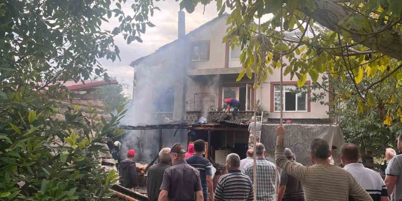 Sinop’ta ev yangını: Tüpün patlama anı kamerada