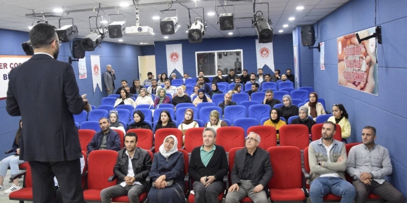 Muş’ta Aile ve Sosyal Hizmetler İl Müdürlüğü personeline travma eğitimi