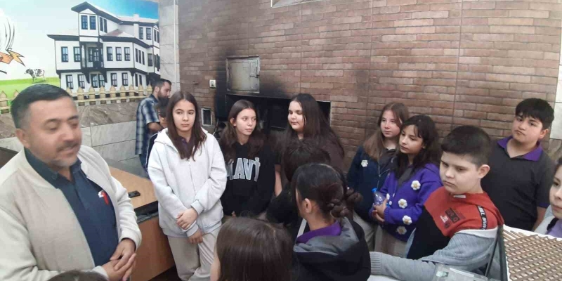 Mudurnu’da öğrenciler taş fırında fırıncılık mesleğini öğrendi