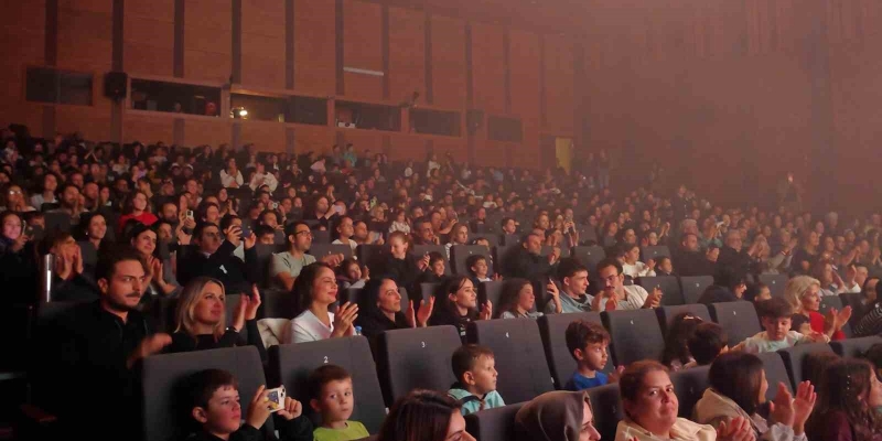 Kocaeli’de perdeler çocuklar için açıldı