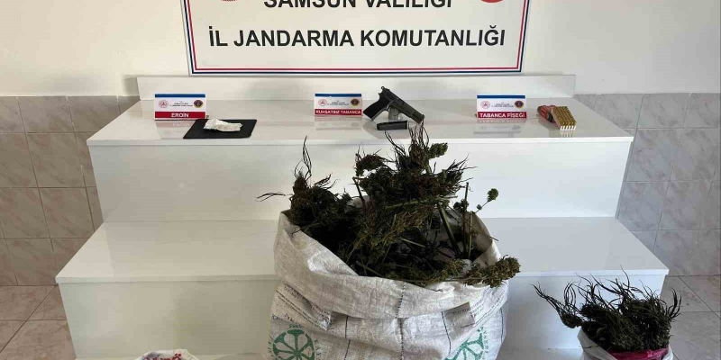 Samsun’da jandarmadan uyuşturucu operasyonu: İpe asılmış esrar ele geçirildi
