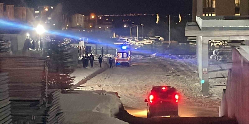 Hastane şantiyesinde bıçaklı kavga: 1’i ağır 4 yaralı
