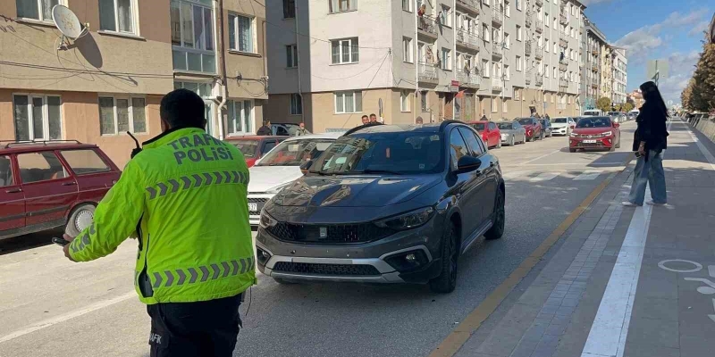 Otomobilin çarptığı yaşlı kadının durumu ağır