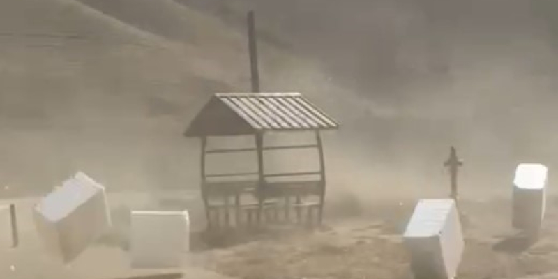 Bitlis’te fırtına etkili oldu