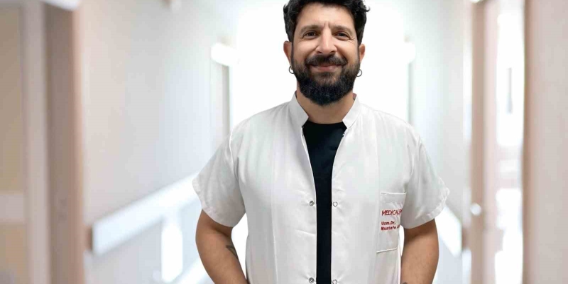 Psikiyatri Uzmanı Dr. Mustafa Akcan: "Sosyal medya, gençlerde ciddi psikolojik sorunlara yol açabilir"