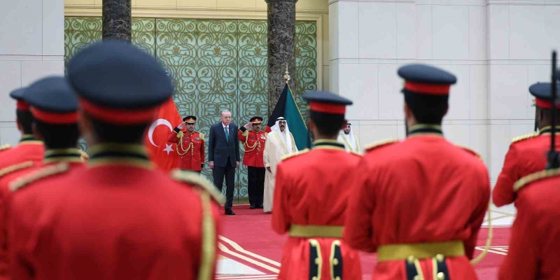 Cumhurbaşkanı Erdoğan, Kuveyt’te resmi törenle karşılandı