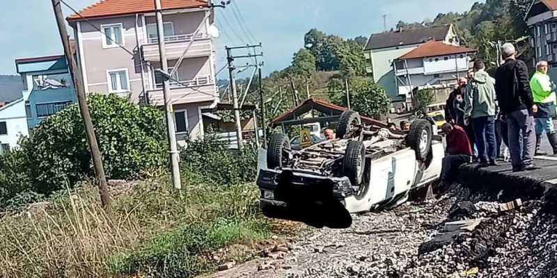 Zonguldak’ta İl Özel İdare aracı bahçeye uçtu; 1 yaralı
