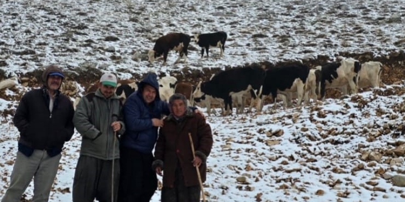 Aniden kar bastırınca yaylada mahsur kalan kadın kurtarıldı