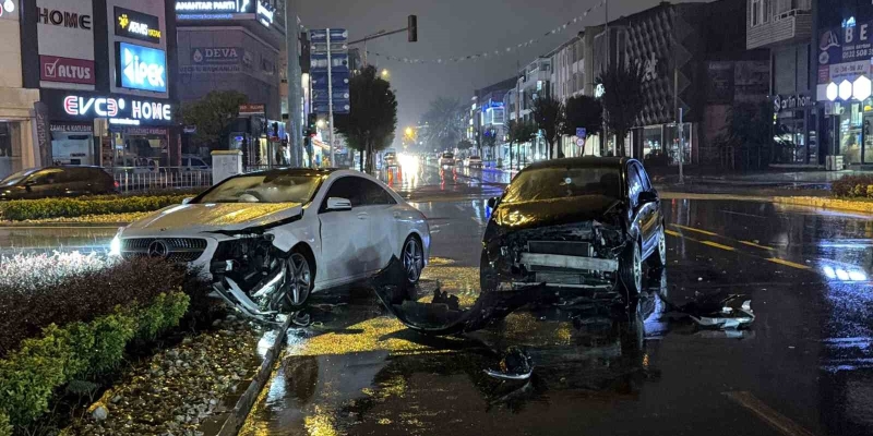 Işık ihlali kazayı beraberinde getirdi