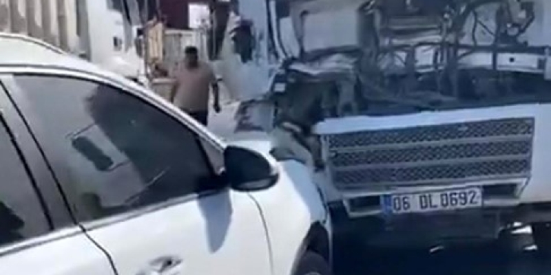 Batman’da hafriyat kamyonuyla iki otomobil çapıştı: 2 yaralı
