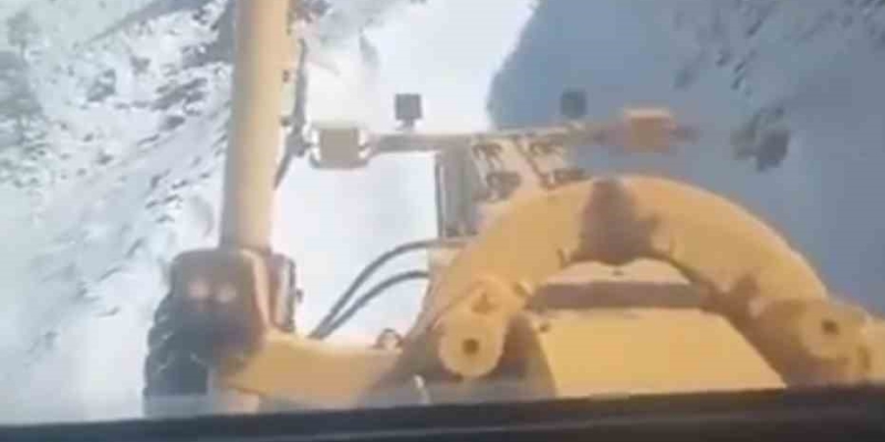 Bingöl’de mevsiminin ilk karı yağdı: Ekipler hemen harekete geçti