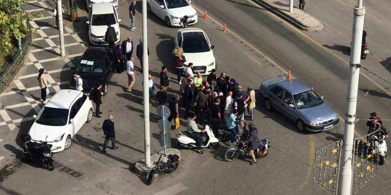 Önce çocuğa çarptı, sonra da otomobilini park etme bahanesiyle kaçtı