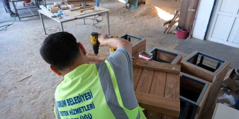 Bodrum Belediyesi’nden estetik kent mobilyaları
