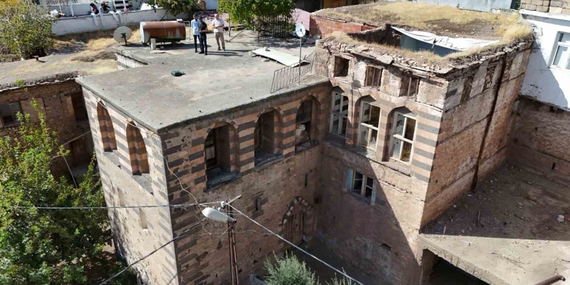 Diyarbakır’da zindanından su kuyusuna kadar olan 15. yüzyıldan kalma Beyler Konağı asırlardır varlığını koruyor