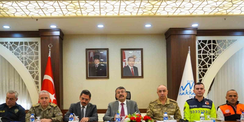 Hakkari Valisi Çelik trafik güvenliği toplantısına katıldı