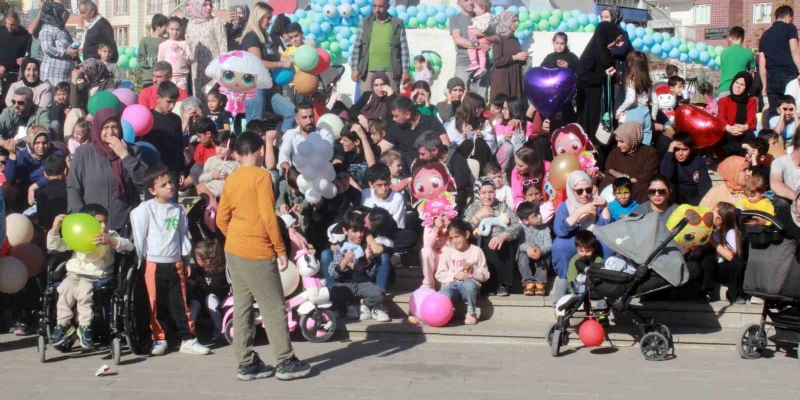Siirt’te Aile Festivali’nde yüzlerce çocuk doyasıya eğlendi