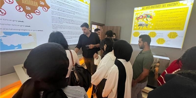 Öğrencilerden kapsamlı arıcılık gezisi