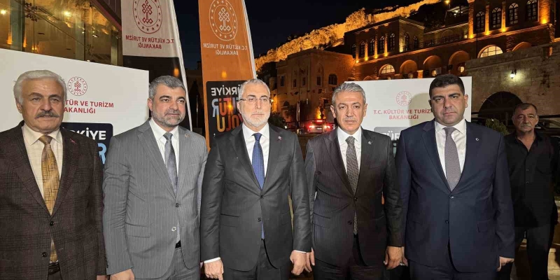 Bakan Işıkhan, Mardin Kültür Yolu Festivali’ndeki sergileri gezdi: "Türkiye’nin mozaiğini özetlediğimizde Mardin müthiş bir coğrafya"
