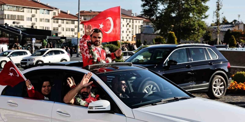 Para Halter dünya şampiyonuna konvoylu karşılama