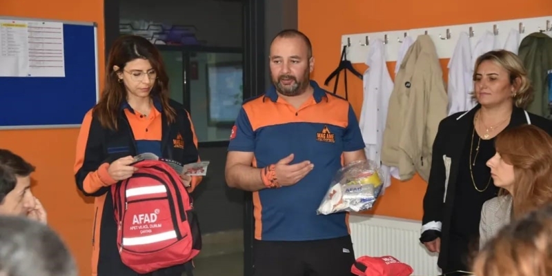 Atakumlu öğrencilere afet bilinci eğitimi