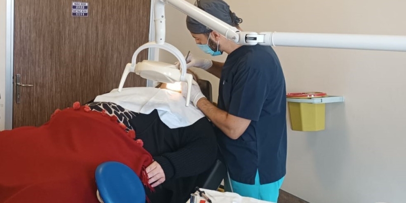 Obezite nedeniyle yıllardır diş tedavisi olamayan hasta sağlığına kavuştu