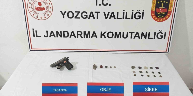Tarihi eser kaçakçıları jandarmaya yakalandı