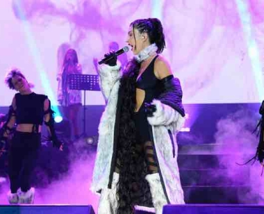 Hande Yener'in Kuruçeşme Açıkhava Konserinde Beğeni Toplayan Stilinde Geco Styling İmzası!