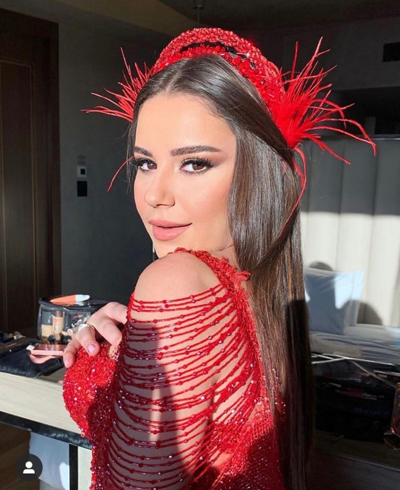 Demet Akalın'dan Merve Özbey'in Kına Gecesi Paylaşımları 